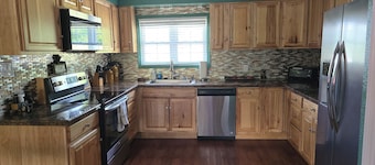 Blue Moon #204. 2 Bedroom 1 Bath Condo in Beautiful downtown Clayton