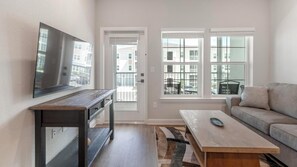 Smart TV - Landing | Stylish 1BD, Gym, Pool (Palm Bay)