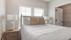 1 habitación, escritorio, tabla de planchar con plancha y wifi 