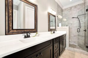 Shower, hair dryer, towels, soap - Luxury Beach Retreat - Sleeps 14 - 5BR - Community Pool - Minutes to Beach (Miramar Beach)