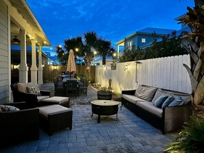 Outdoor dining - Luxury Beach Retreat - Sleeps 14 - 5BR - Community Pool - Minutes to Beach (Miramar Beach)