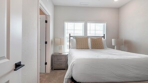 1 bedroom, desk, iron/ironing board, WiFi - Landing | Stunning 1BD, Pool, Gym (Palm Bay)