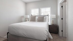 1 bedroom, desk, iron/ironing board, WiFi - Landing | Beautiful 1BD, Pool, Gym (Palm Bay)