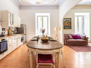 Interior - Luxury Apartment with Frescoes Rome Termini Colosseum (Roma)