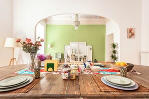 Dining - Luxury Apartment with Frescoes Rome Termini Colosseum (Roma)