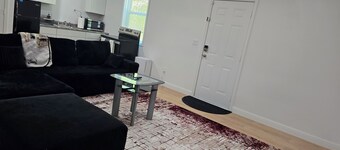 2-bedroom building in charming Stockbridge with cool AC