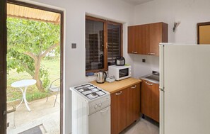 Fridge, microwave, stovetop, coffee/tea maker - 2 bedroom gorgeous apartment in Slatine (Slatine)
