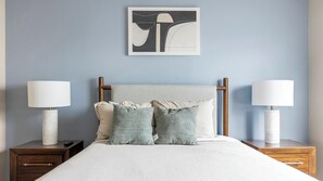 1 bedroom, desk, iron/ironing board, WiFi - Landing | Chic 1BD, Yoga Studio, Gym (Clearwater)