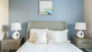 2 bedrooms, desk, iron/ironing board, WiFi - Landing | Stunning 2BD, Pool, Gym (Clearwater)