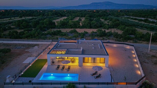 A modern house with a swimming pool, outdoor seating, and a view of the surrounding landscape. - Nice home in Bristani with sauna (Bristani)