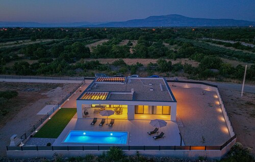 Nice home in Bristani with sauna