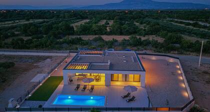 Nice home in Bristani with sauna