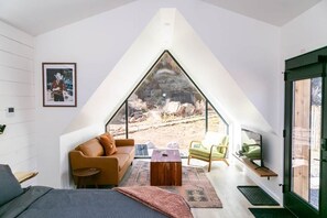 Bed sheets - A-Frame Cliffside Bear Cabin (South Fork)