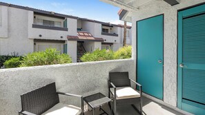 Property grounds - Landing | Amazing 1BD, Courtyard (Paradise)