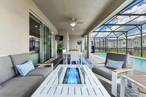 Outdoor dining - Timeless Disney Magic! Private Theater! Epic Waterpark Resort! (Davenport)