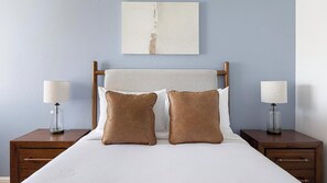 2 bedrooms, desk, iron/ironing board, WiFi - Landing | Spectacular 2BD, Courtyard (Paradise)