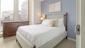 2 Schlafzimmer, Schreibtisch, Bügeleisen/Bügelbrett, WLAN