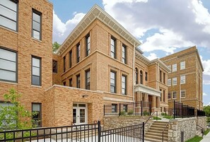 Exterior - Landing | Modern 1BD, Courtyard (Kansas City)