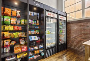 Gift shop - Landing | Modern 1BD, Courtyard (Kansas City)