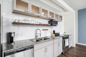 Fridge, dining tables - Landing | Stunning 1BD, Courtyard (Kansas City)