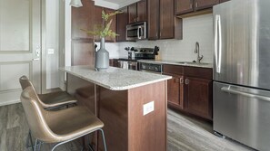 Fridge, dining tables - Landing | Beautiful 1BD, Clubhouse, Gym (Houston)