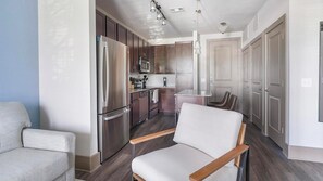 Smart TV - Landing | Amazing Studio, Gym, Clubhouse (Houston)