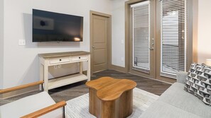 Smart TV - Landing | Incredible 1BD, Gym, Clubhouse (Houston)