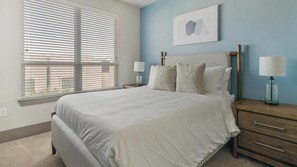 2 bedrooms, desk, iron/ironing board, WiFi - Landing | Modern 2BD, Gym, Clubhouse (Houston)