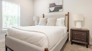 2 bedrooms, desk, iron/ironing board, WiFi - Landing | Chic 2BD, Gym (Port Royal)