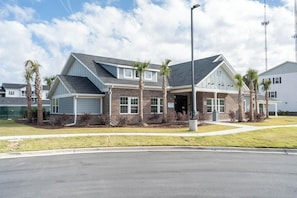 Exterior - Landing | Stunning 1BD, Gym (Port Royal)