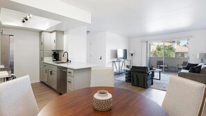 Interior - Landing | Chic 2BD, Courtyard (Paradise)