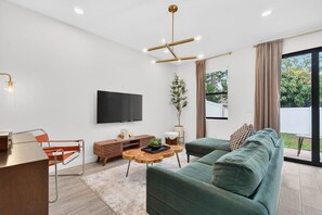 Smart TV, video library - Modern Comfort for Groups | 2 Units Side by Side | Stadiums Nearby (Tampa)