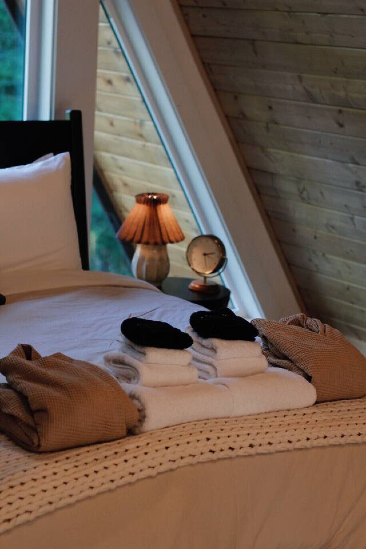 WiFi, bed sheets