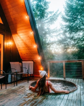 Terrace/patio - Mt. Rainier A-Frame | Cedar Hot Tub | White Pass (Packwood)
