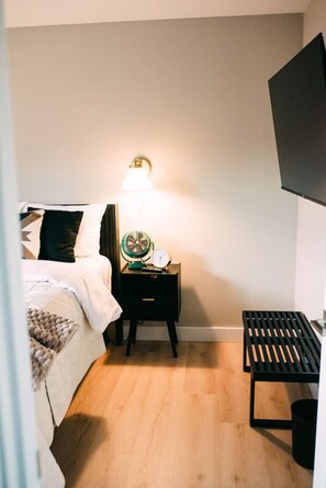 WiFi - NEW! | Fully renovated! Fenced Bckyrd | Dog Frndly (Chelan)
