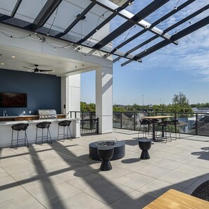 Outdoor dining - Landing | Incredible 2BD, Gym (Houston)