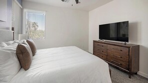 2 bedrooms, desk, iron/ironing board, WiFi - Landing | Beautiful 2BD, Pool, Clubhouse (Glendale)