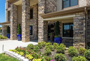 Exterior detail - Landing | Modern 1BD, Gym, Game Room (Houston)