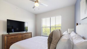 2 bedrooms, desk, iron/ironing board, WiFi - Landing | Modern 2BD in Cityview (Fort Worth)