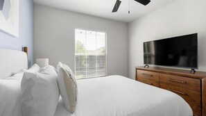 3 bedrooms, desk, iron/ironing board, WiFi - Landing | Incredible 3BD in Cityview (Fort Worth)