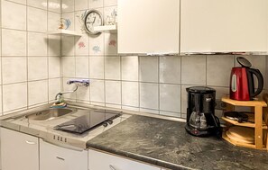 雪櫃、爐具、咖啡機/沖茶器、廚房用具/餐具/器皿