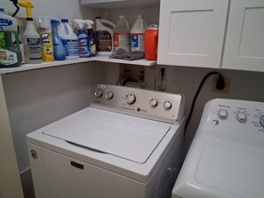 Interior - Charming  1-bedroom in a shared house in serene Aurora (Aurora)