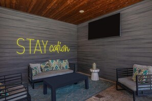 Interior - Landing | Stylish 1BD in Cityview (Fort Worth)