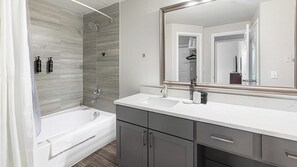 Bathroom - Landing | Stylish 1BD in Cityview (Fort Worth)