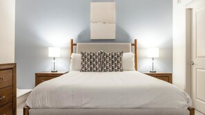 1 bedroom, desk, iron/ironing board, WiFi - Landing | Stylish 1BD, Yoga Studio (Denver)