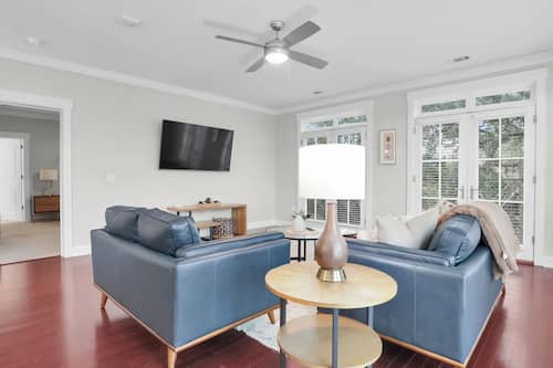 House (6 Bedrooms) | Interior