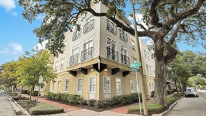 House (6 Bedrooms) | Interior - 2 Units w/ Free Parking Walkable Historic District The Juliette by Avantstay (Savannah)