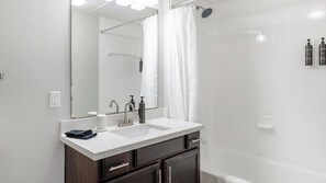 Bathroom - Landing | Modern 1BD, Game Room, Clubhouse (Houston)