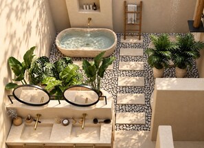 Un área de spa con un jacuzzi, una escalera de madera y plantas en macetas.