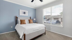 2 habitaciones, escritorio, tabla de planchar con plancha y wifi 